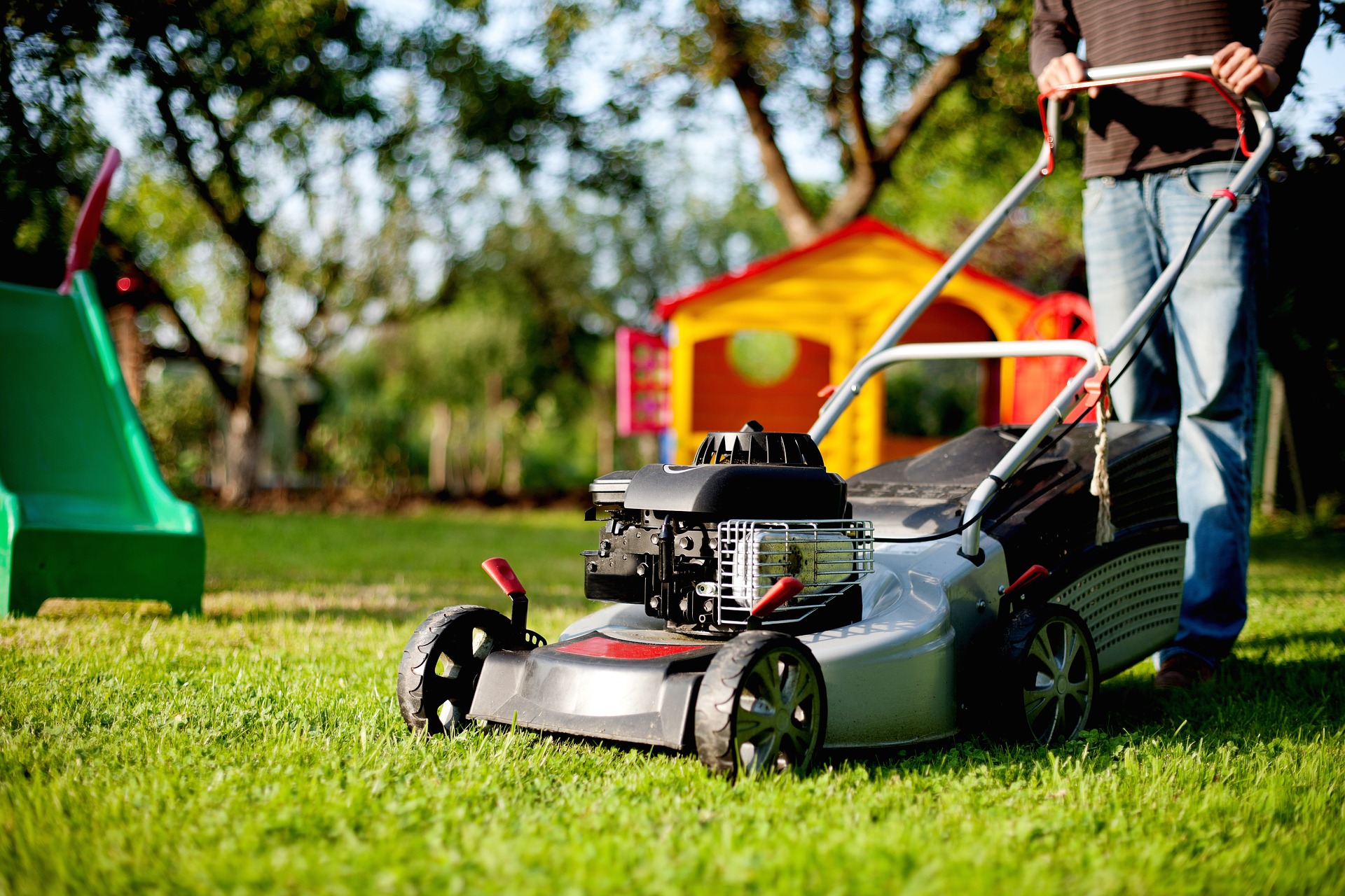 Best Battery Powered Lawn Mower for Small Yards